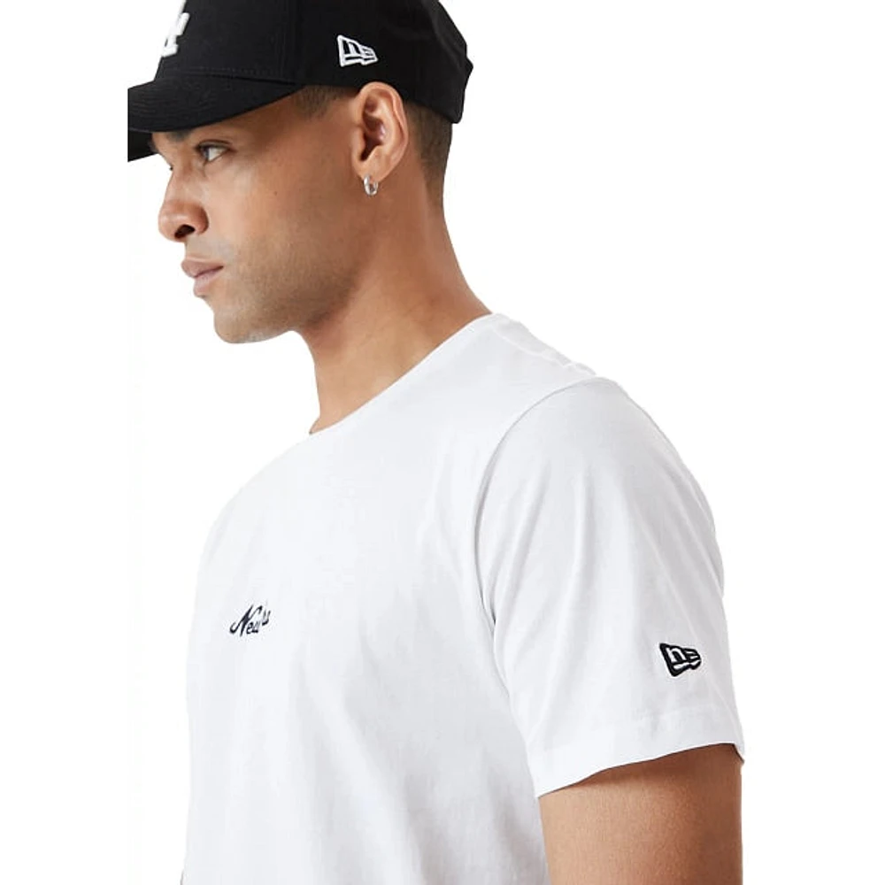 Playera Manga Corta  New Era Essential Script Blanca