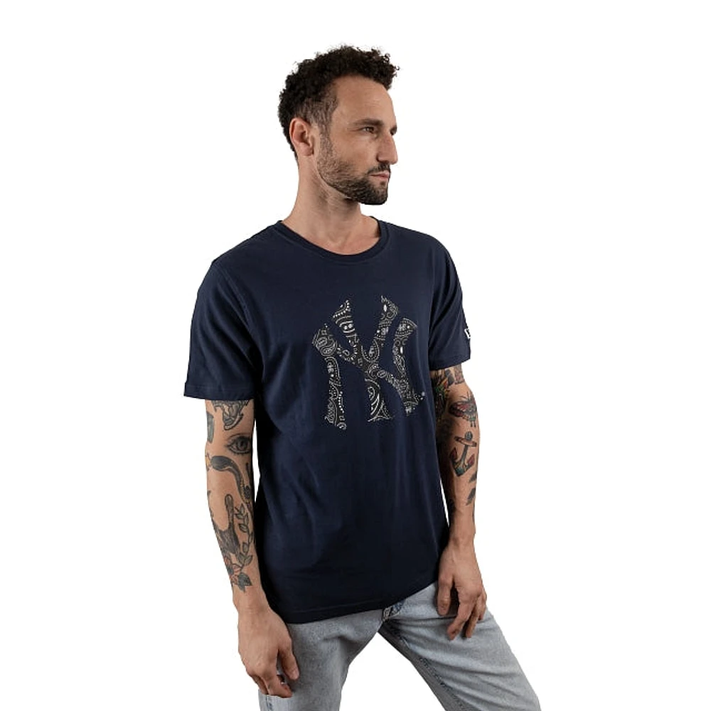 Playera Manga Corta New York Yankees Paisley Elements