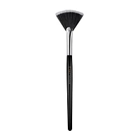 Studio 17 Small Fan Brush 463