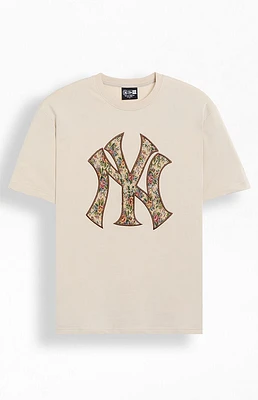 New Era NY Yankees Embroidered Floral T-Shirt