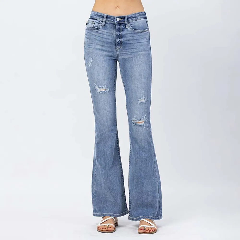 Judy Blue Kelly Capri Jeans - Light Wash | Perfect Fit