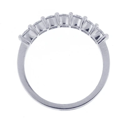 Shared-setting diamond band ring