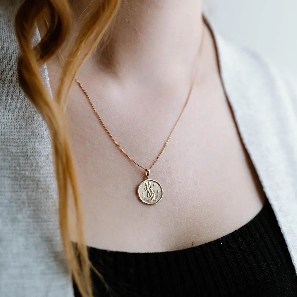 15MM Gemini Zodiac Disc Pendant 10kt Yellow Gold with Chain