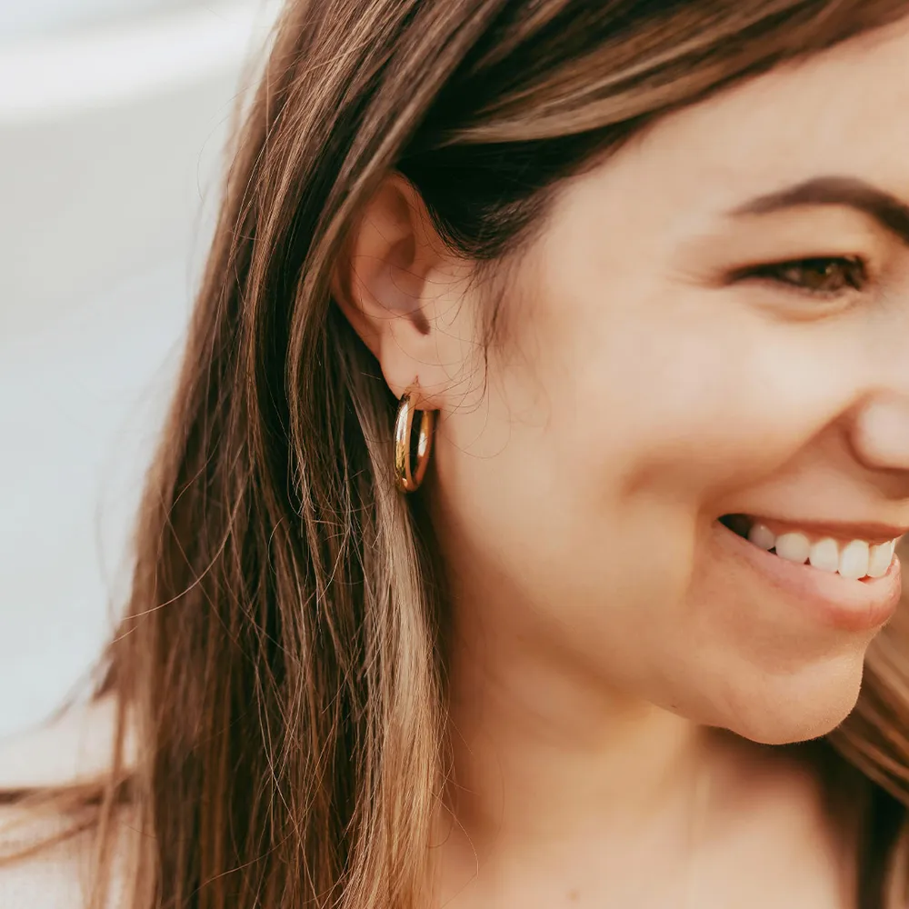 Hailey Weightless 27MM Hoop Earrings in 10kt Yellow Gold