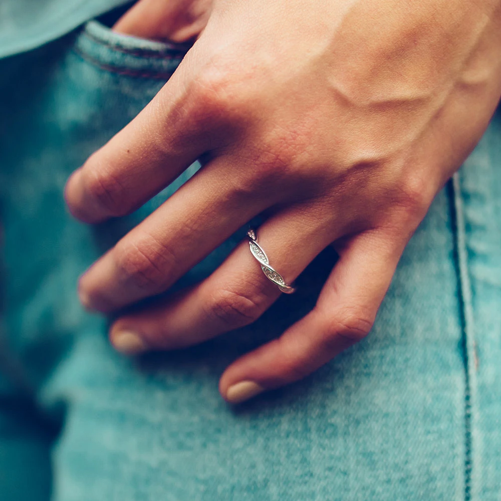 Ring with Cubic Zirconia in Sterling Silver