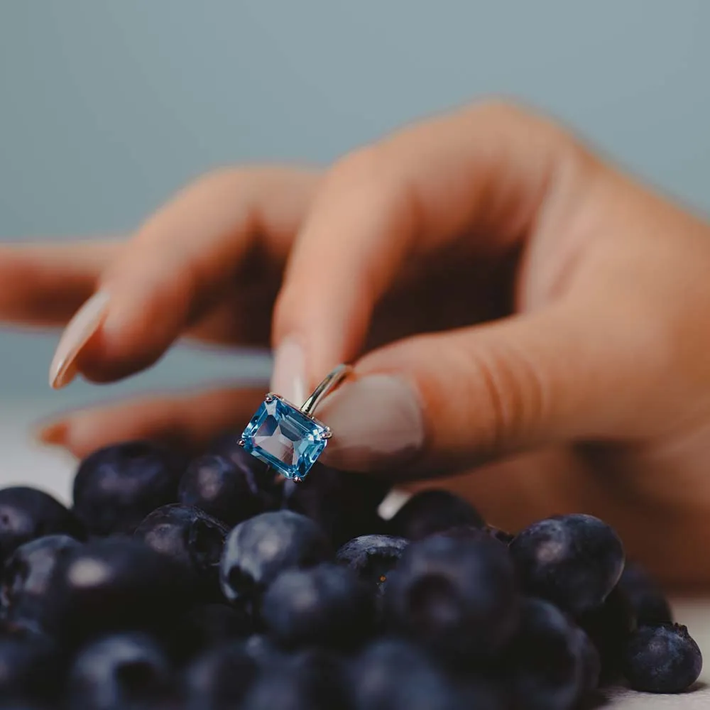 Cleo Ring with Swiss Blue Topaz 10kt White Gold