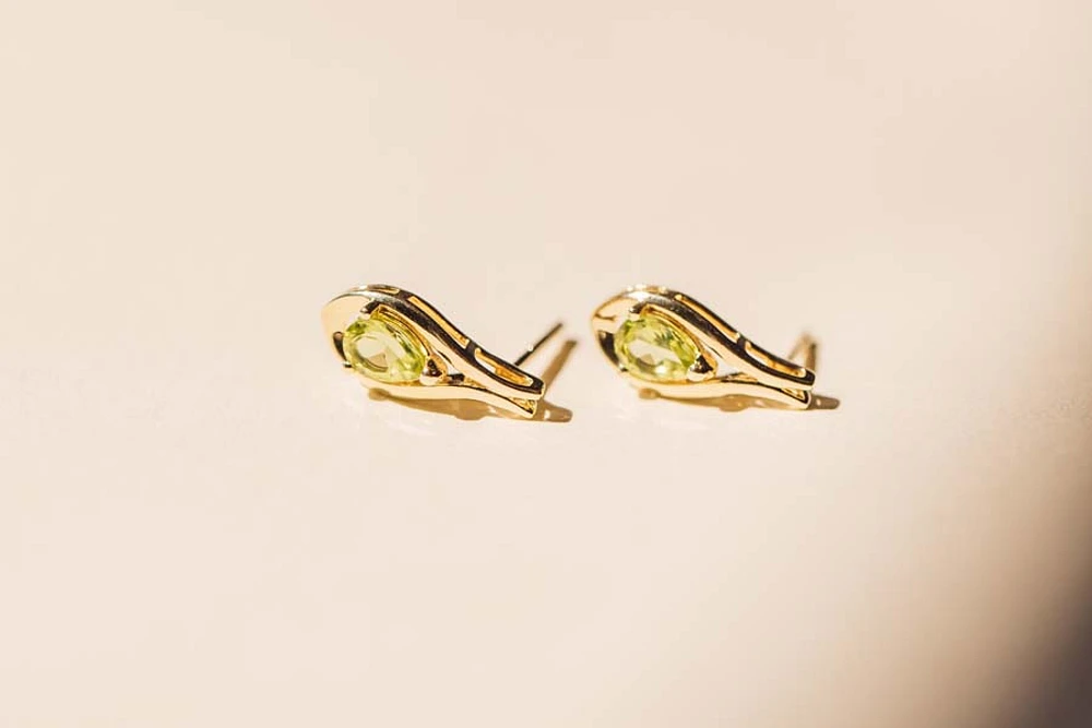 Earrings with 6x4MM Pear Shape Peridot 10kt Yellow Gold