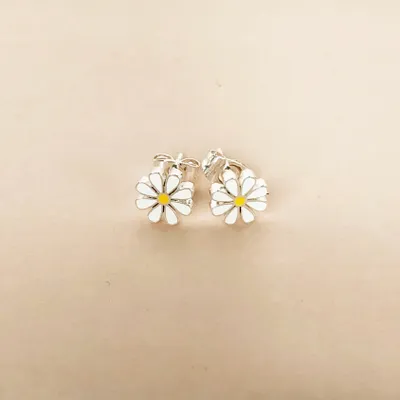 Daisy Studs