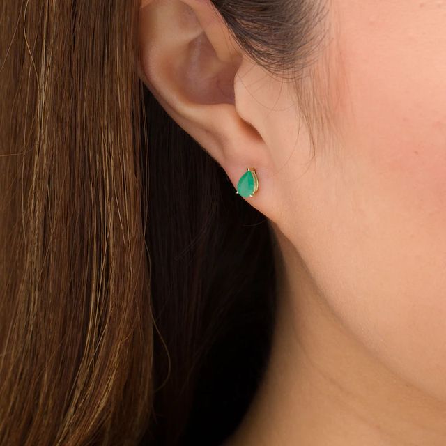 Pear-Shaped Emerald Solitaire Stud Earrings in 14K Gold|Peoples Jewellers