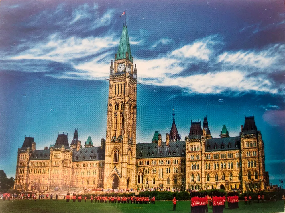 O Canada Puzzle : Changing of the Guard Ceremony, Parliament Hill, Ottawa - 1000pc