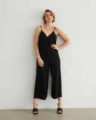 Cropped Straight-Leg Sleeveless Jumpsuit with V Neckline