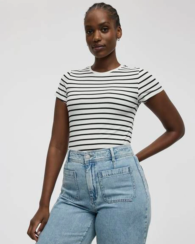 T-shirt côtelé et ajusté avec rayures à col rond