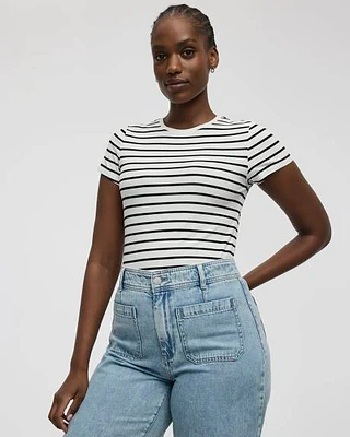 T-shirt côtelé et ajusté avec rayures à col rond