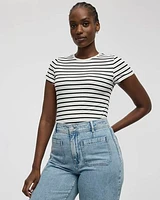 T-shirt côtelé et ajusté avec rayures à col rond