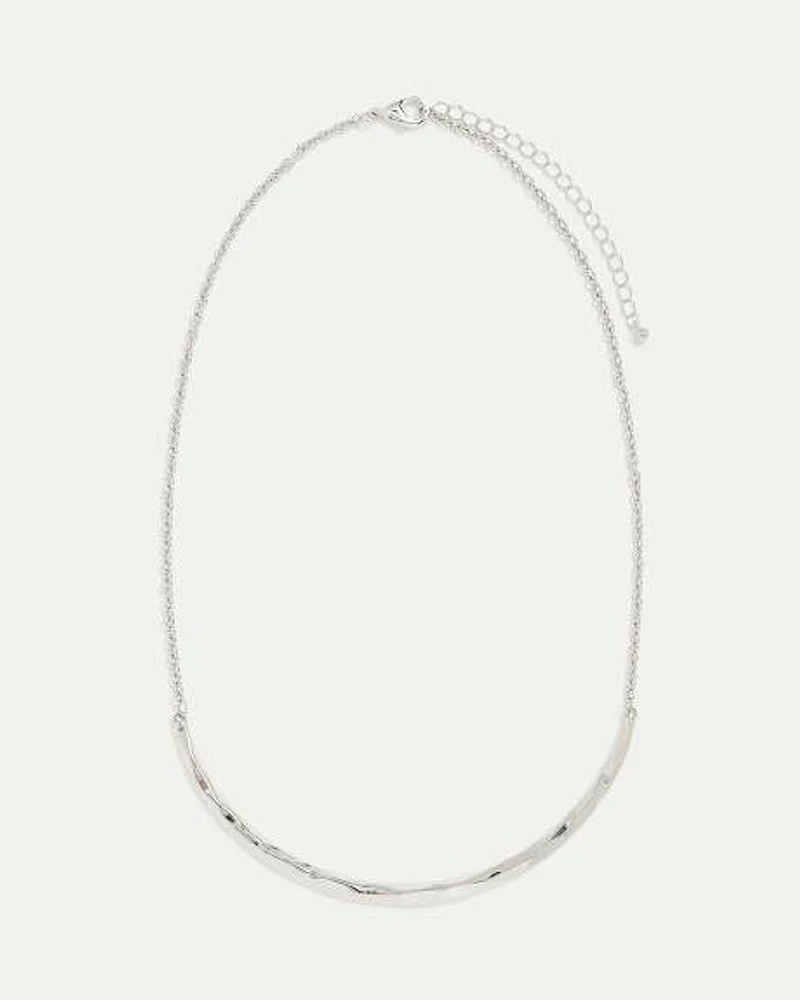 Collier court avec pendentif demi-lune