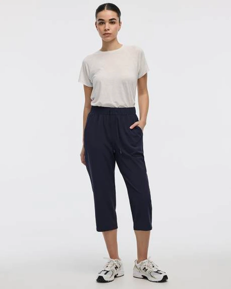 Textured Woven Capri Pant