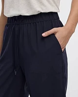 Textured Woven Capri Pant
