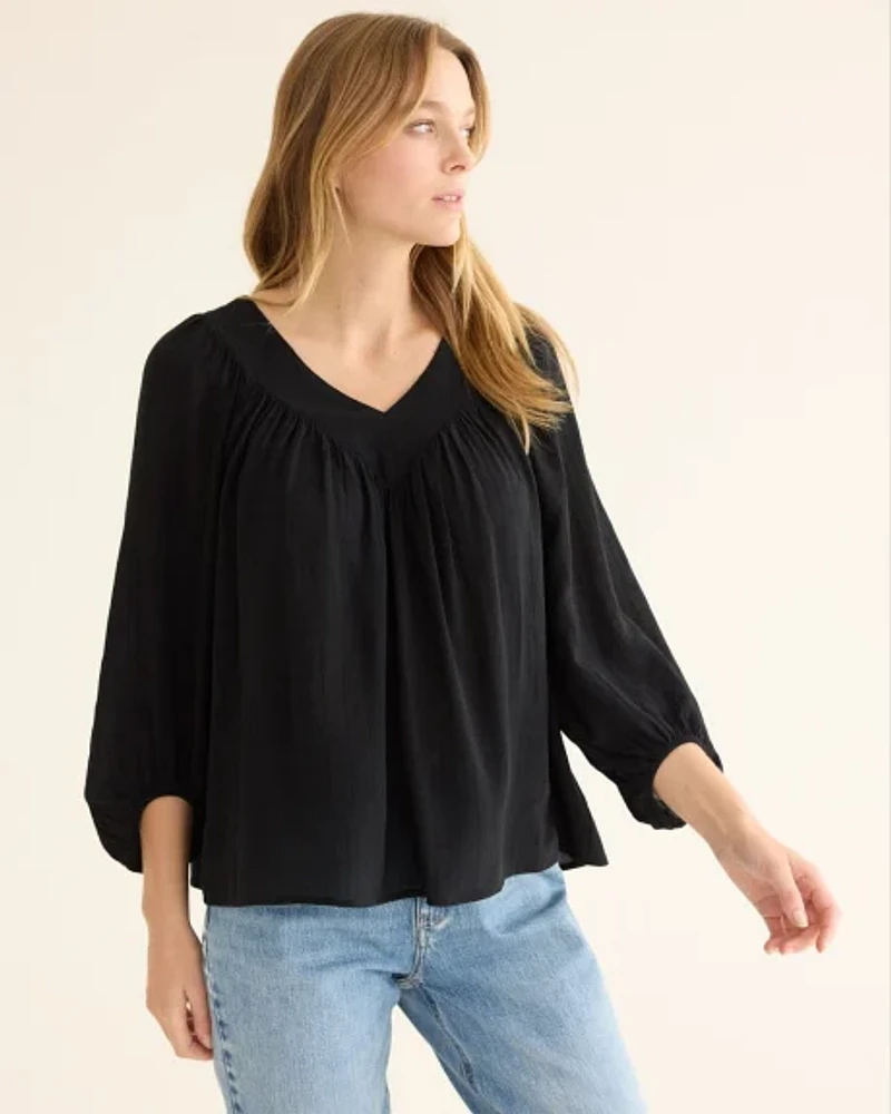 3/4-Volume-Sleeve V-Neck Blouse