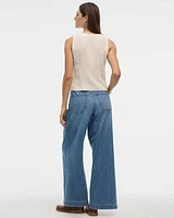 Sleeveless Buttoned-Down Vest