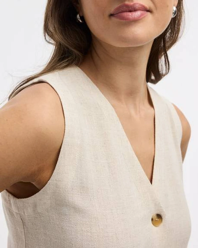 Sleeveless Buttoned-Down Vest