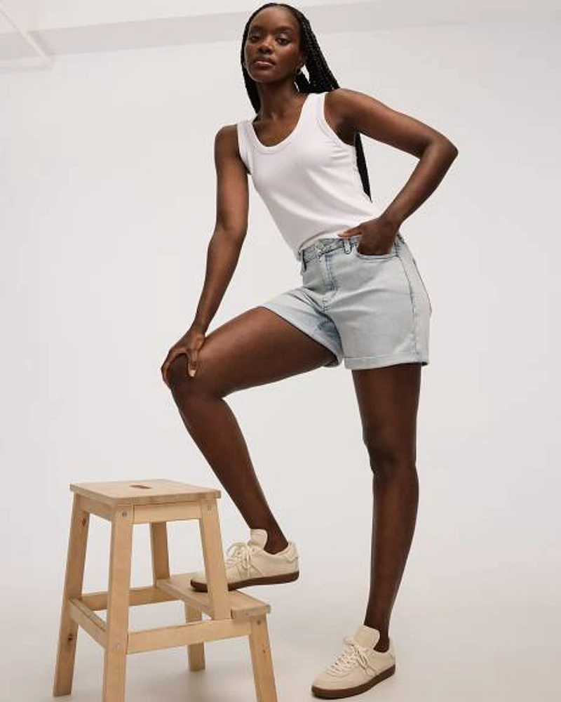 Short en jean à taille mi-haute ourlet roulé