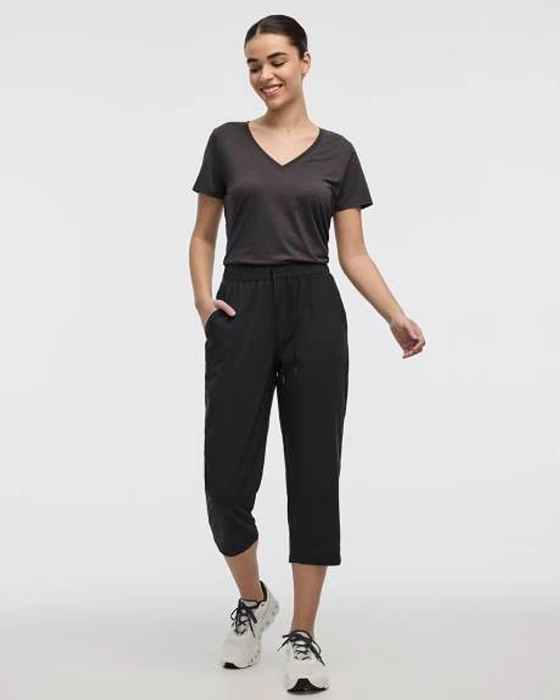 Textured Woven Capri Pant