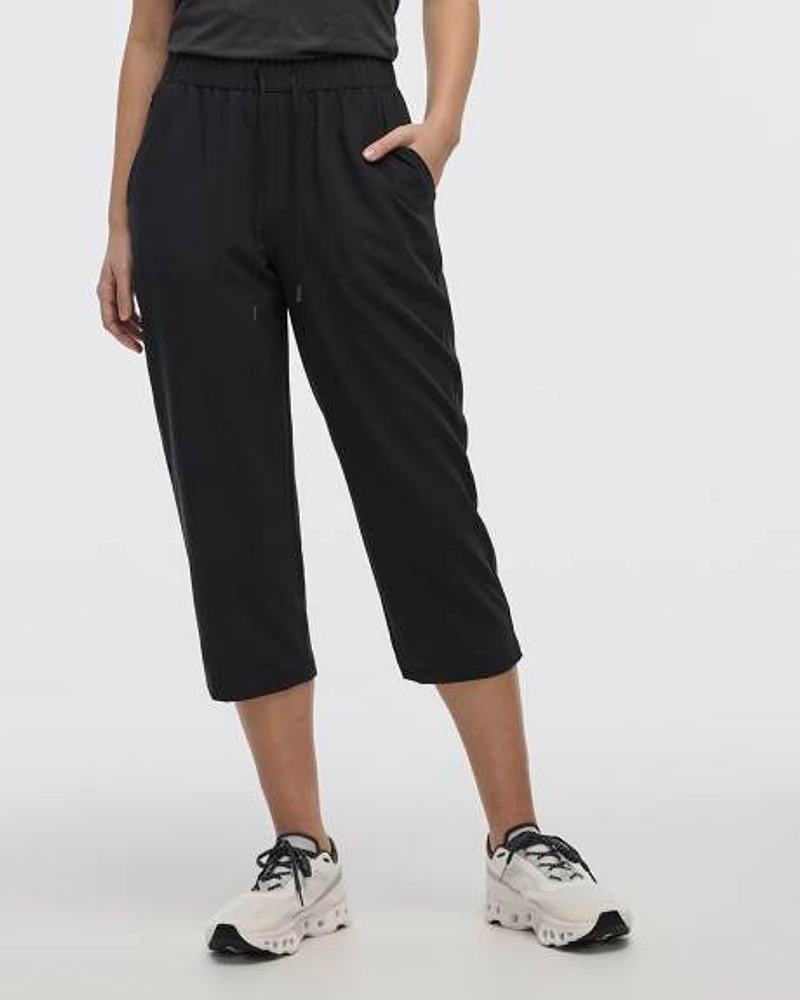 Textured Woven Capri Pant