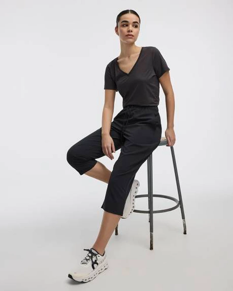 Textured Woven Capri Pant