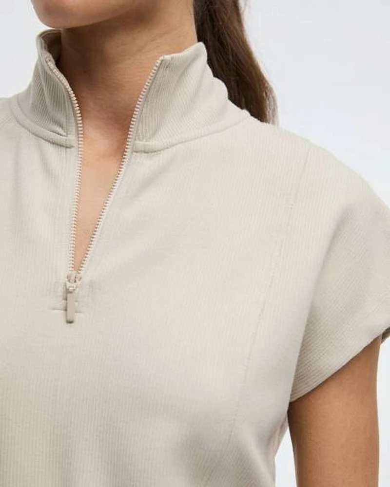 Robe à manches très courtes et col montant avec poches