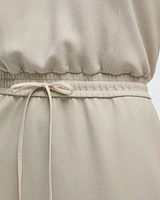 Robe à manches très courtes et col montant avec poches