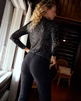 Pantalon à taille haute et jambe droite