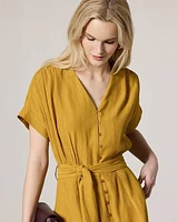 Short-Sleeve Buttoned-Down Dress with V neckline