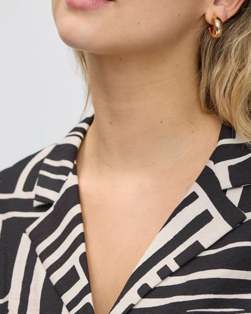 Long-Sleeve Buttoned-Down Blouse with Notch Collar