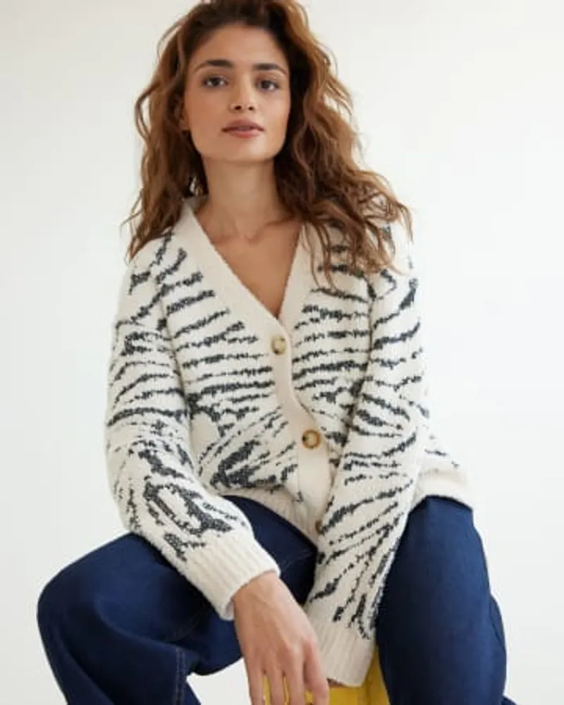 Long-Sleeve V-Neck Buttoned-Down Bouclé Cardigan