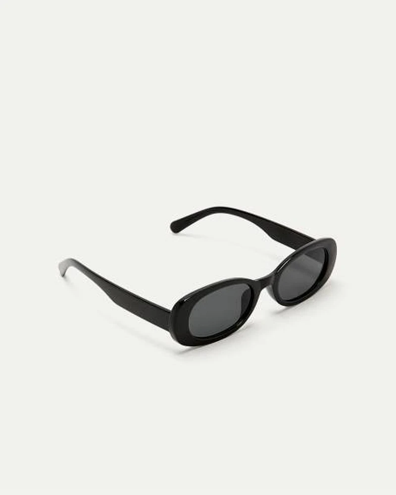 Lunettes de soleil noires à monture ovale