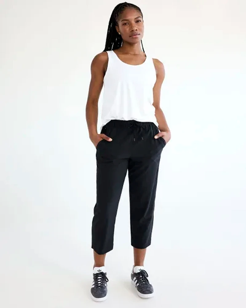 Textured Woven Capri Pant