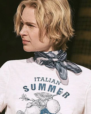 Foulard carré avec motif de fruits