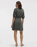 Robe à manches aux coudes bouffantes et col fendu