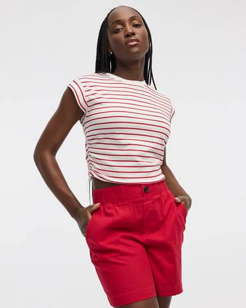 T-shirt rayé à manches courtes et col rond avec fronces latérales