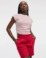 T-shirt rayé à manches courtes et col rond avec fronces latérales