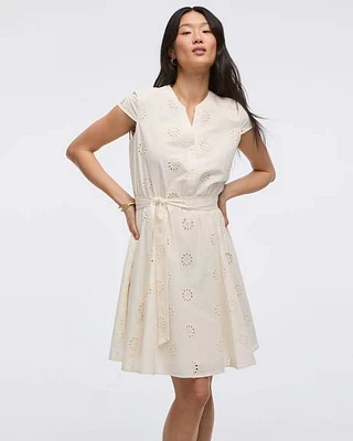 Robe à oeillets manches courtes avec col V