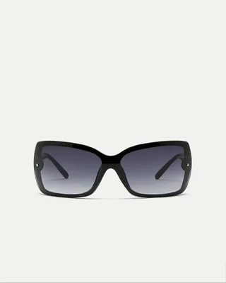 Sunglasses with Curved Lenses