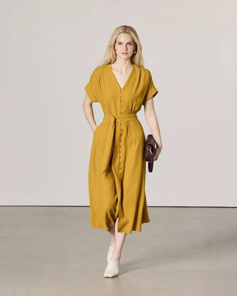 Short-Sleeve Buttoned-Down Dress with V neckline