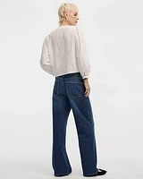 Blouse à col fendu et manches bouffantes avec garnitures oeillets
