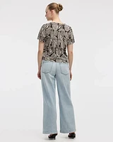 Blouse boutonnée à manches courtes volants et col V