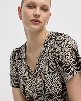Blouse boutonnée à manches courtes volants et col V