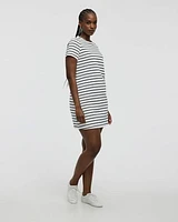Robe droite rayée à manches courtes et col rond