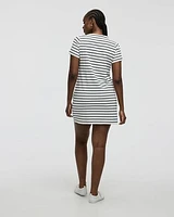Robe droite rayée à manches courtes et col rond