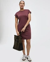 Robe en scuba à manches très courtes et col rond avec poches