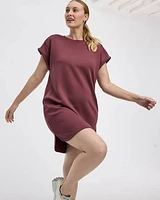 Robe en scuba à manches très courtes et col rond avec poches